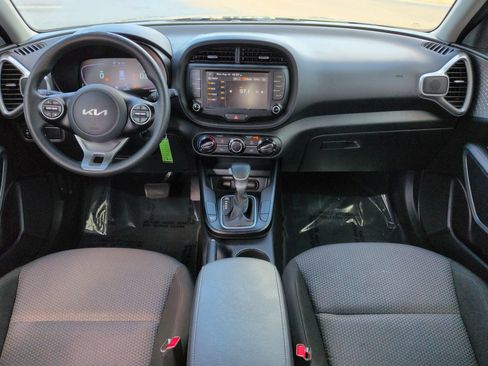 Used 2023 Kia Soul LX w/ LX Technology Package FWD image 11