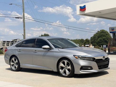 Used 2019 Honda Accord Touring image 3