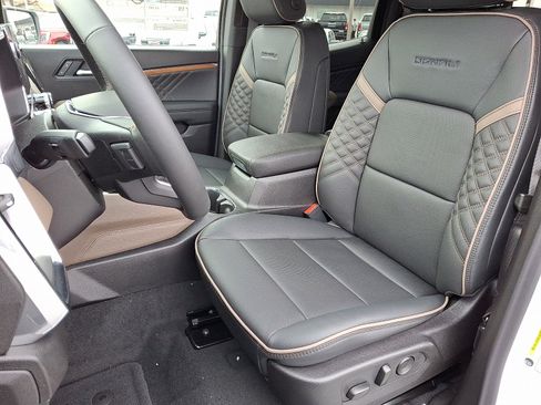 New 2026 GMC Canyon Denali image 6