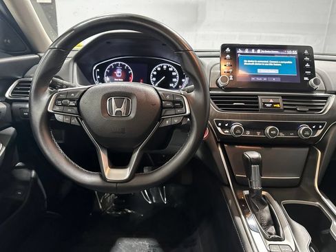 Used 2018 Honda Accord Touring image 8