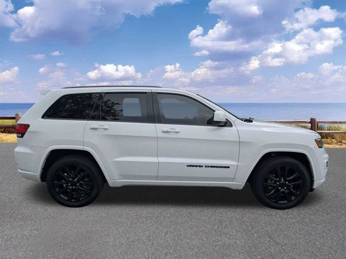Used 2019 Jeep Grand Cherokee Altitude image 9