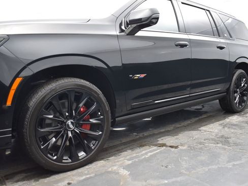 Certified 2026 Cadillac Escalade ESV V w/ LPO, ONYX Package image 40