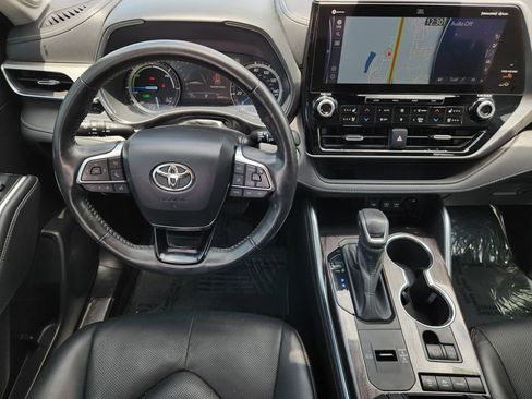 Used 2021 Toyota Highlander Platinum AWD/4WD image 29