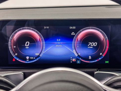Used 2023 Mercedes-Benz GLB 250 image 24
