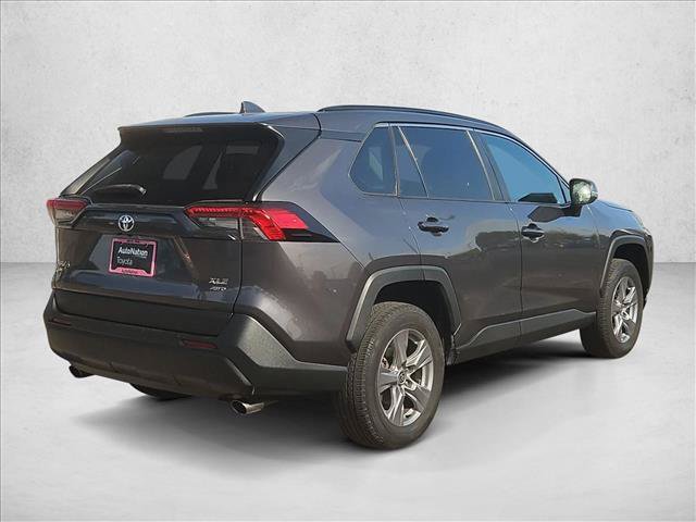 Used 2022 Toyota RAV4 XLE AWD/4WD image 5