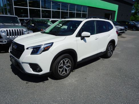Used 2023 Subaru Forester Premium AWD/4WD image 2