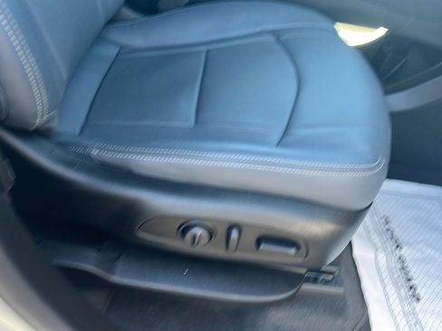 Used 2019 Buick Enclave Essence AWD/4WD image 35