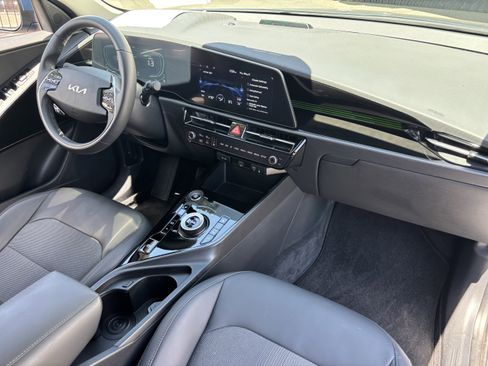 Certified 2025 Kia Niro EX FWD image 10