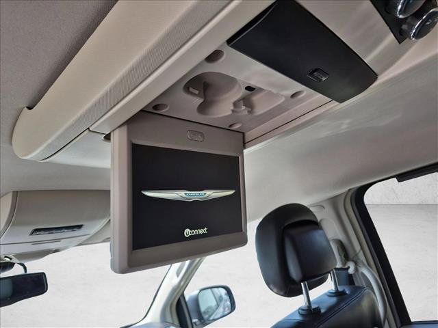 Used 2014 Chrysler Town & Country Touring-L w/ Driver Convenience Group FWD image 16