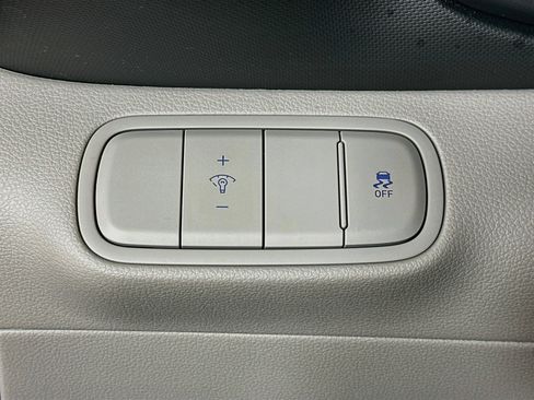 Used 2025 Hyundai Venue SEL FWD image 17