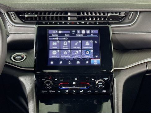 Used 2023 Jeep Grand Cherokee Altitude AWD/4WD image 13