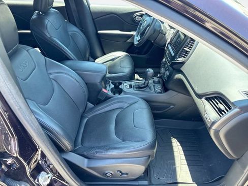 Used 2021 Jeep Cherokee Latitude Lux w/ Comfort/Convenience Group AWD/4WD image 24