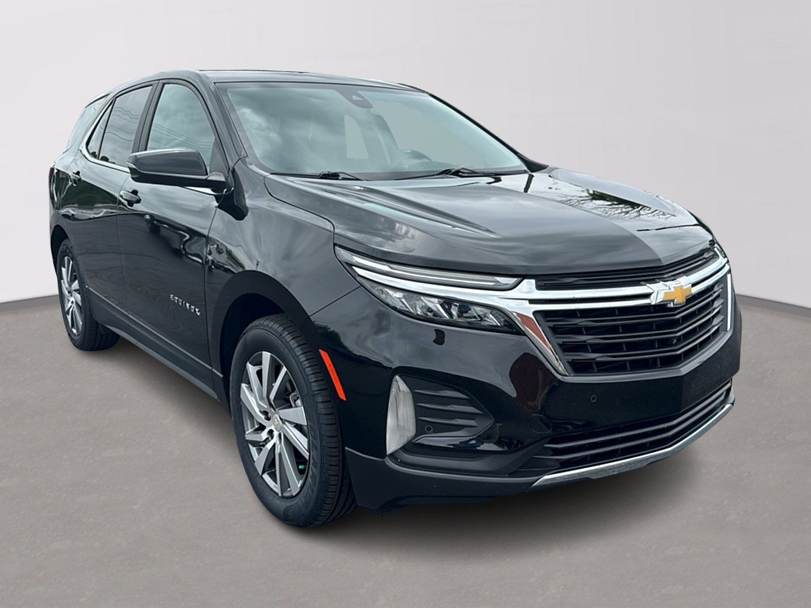 Used 2023 Chevrolet Equinox LT FWD image 2
