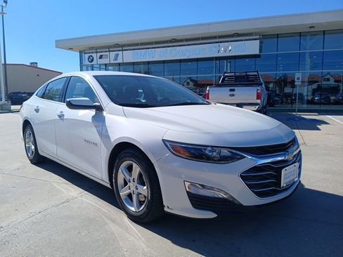 Used 2023 Chevrolet Malibu LT image 1