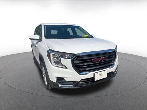 Used 2024 GMC Terrain SLE FWD image 3