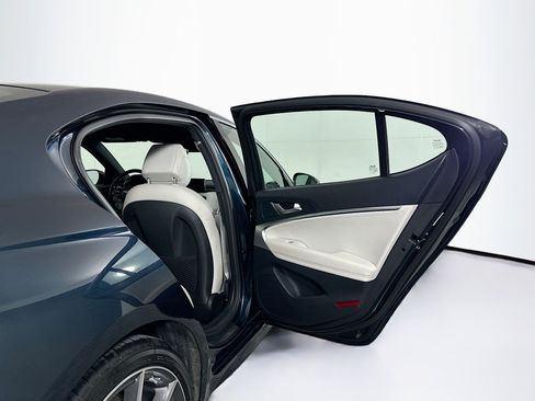 Used 2025 Genesis G70 2.5T RWD image 30