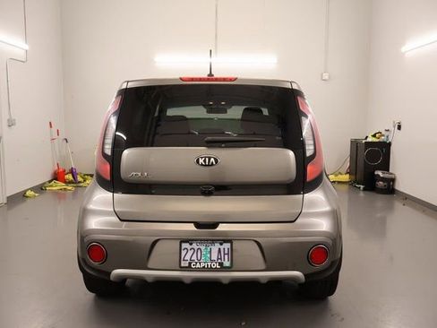 Used 2019 Kia Soul + image 3