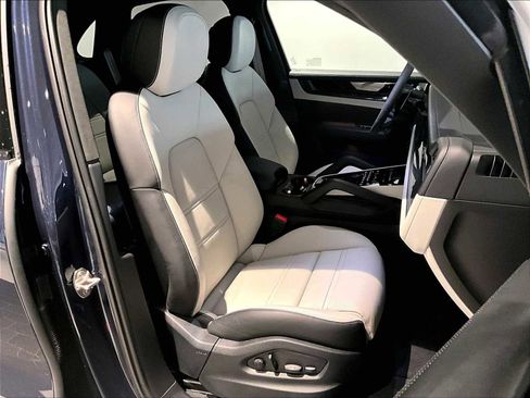 Used 2025 Porsche Cayenne GTS image 22
