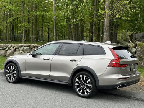 Used 2020 Volvo V60 T5 Cross Country AWD/4WD image 14