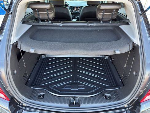 Used 2022 Chevrolet Trax LT w/ Midnight Edition AWD/4WD image 35