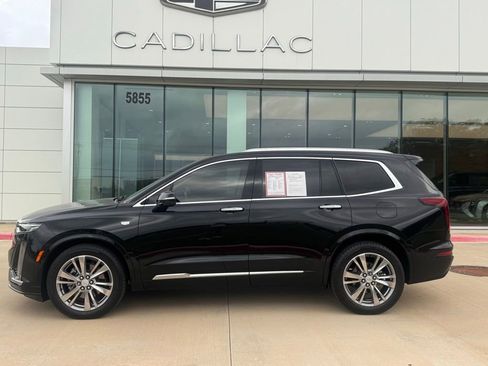 Used 2023 Cadillac XT6 Premium Luxury w/ Technology Package FWD image 2