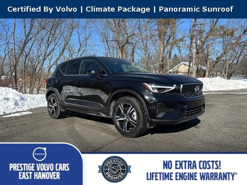 Certified 2025 Volvo XC40 B5 Core image 1