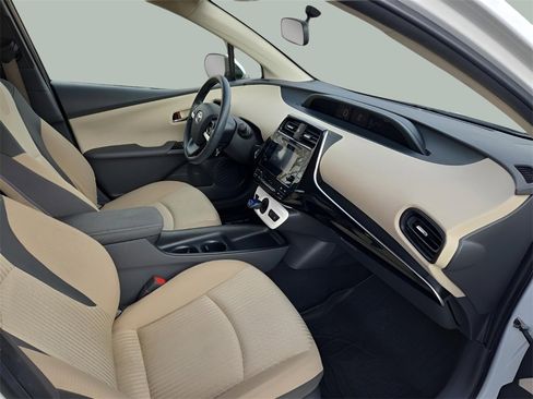 Used 2016 Toyota Prius Two image 10