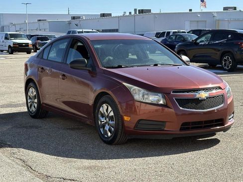 Used 2013 Chevrolet Cruze LS image 6