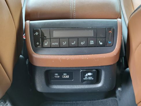 Used 2022 Nissan Pathfinder Platinum w/ Cargo Package image 17