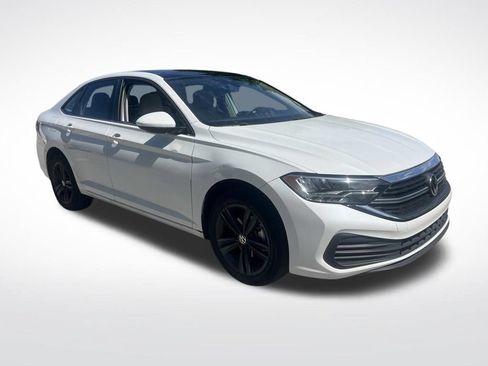 Used 2024 Volkswagen Jetta SE w/ Panoramic Sunroof Package FWD image 3