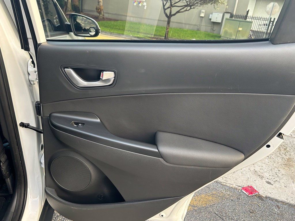 Used 2022 Hyundai Kona Limited FWD image 36