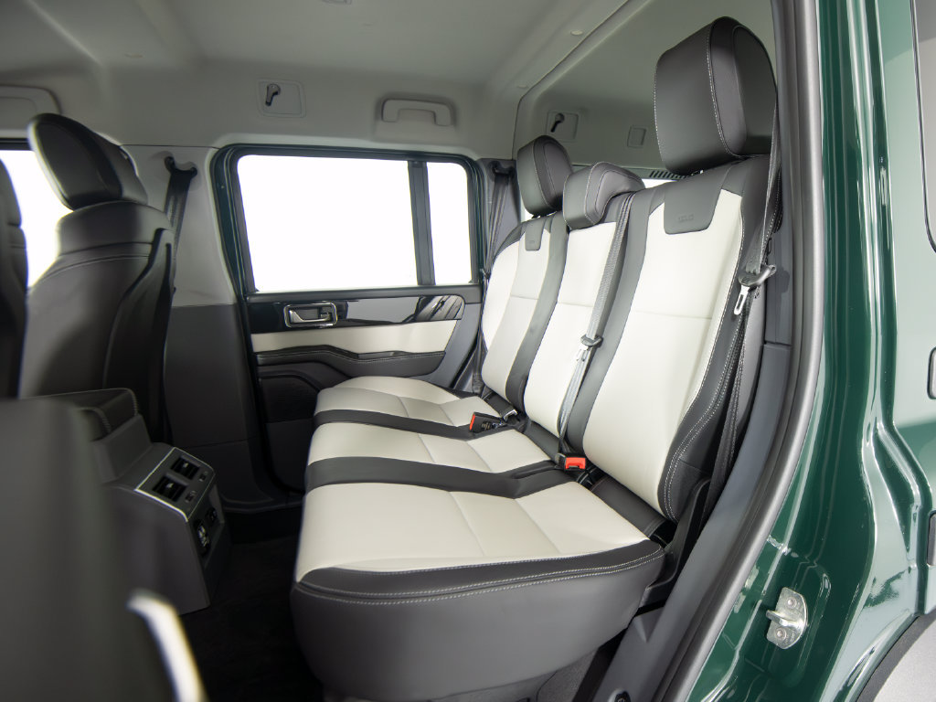 Used 2024 INEOS Grenadier Station Wagon AWD/4WD image 35