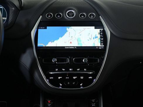 Used 2024 Aston Martin DBX image 18