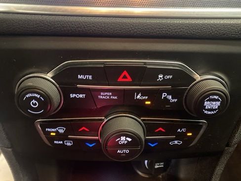 Used 2018 Dodge Charger GT image 22