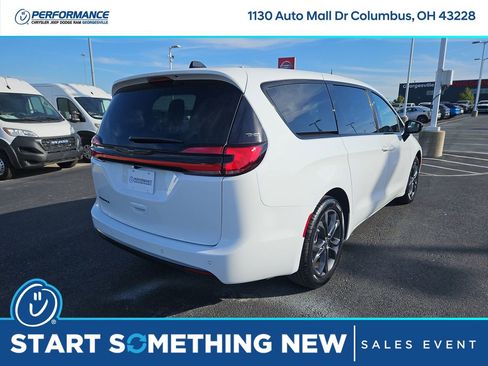 New 2026 Chrysler Pacifica Select image 7