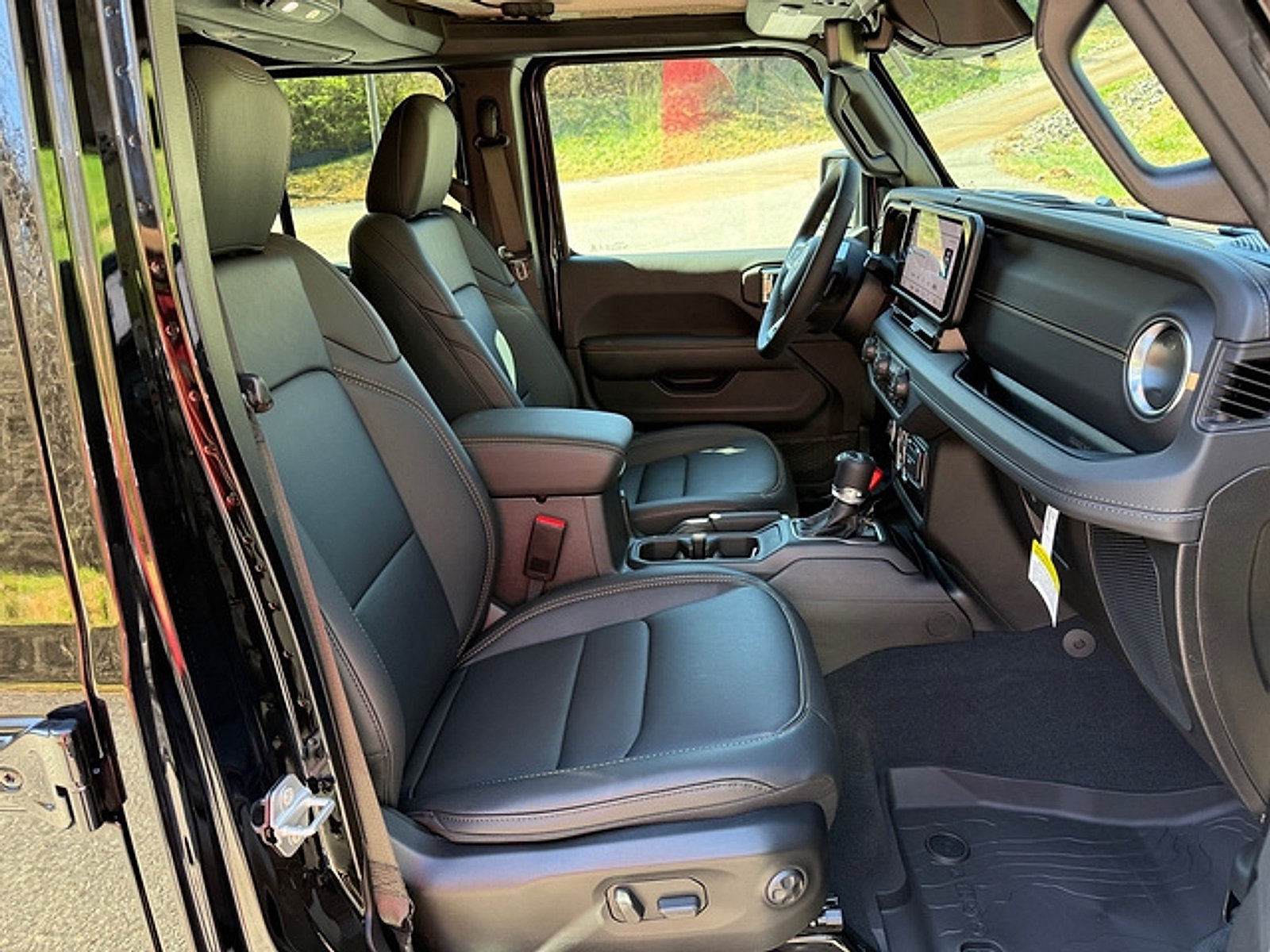 New 2026 Jeep Wrangler Unlimited Sahara AWD/4WD image 19