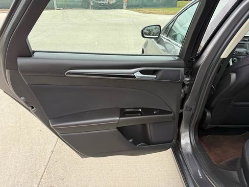 Used 2014 Ford Fusion SE w/ Equipment Group 201A image 18