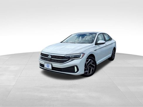 Used 2024 Volkswagen Jetta SEL FWD image 2