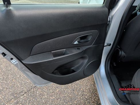 Used 2015 Chevrolet Cruze LT image 13