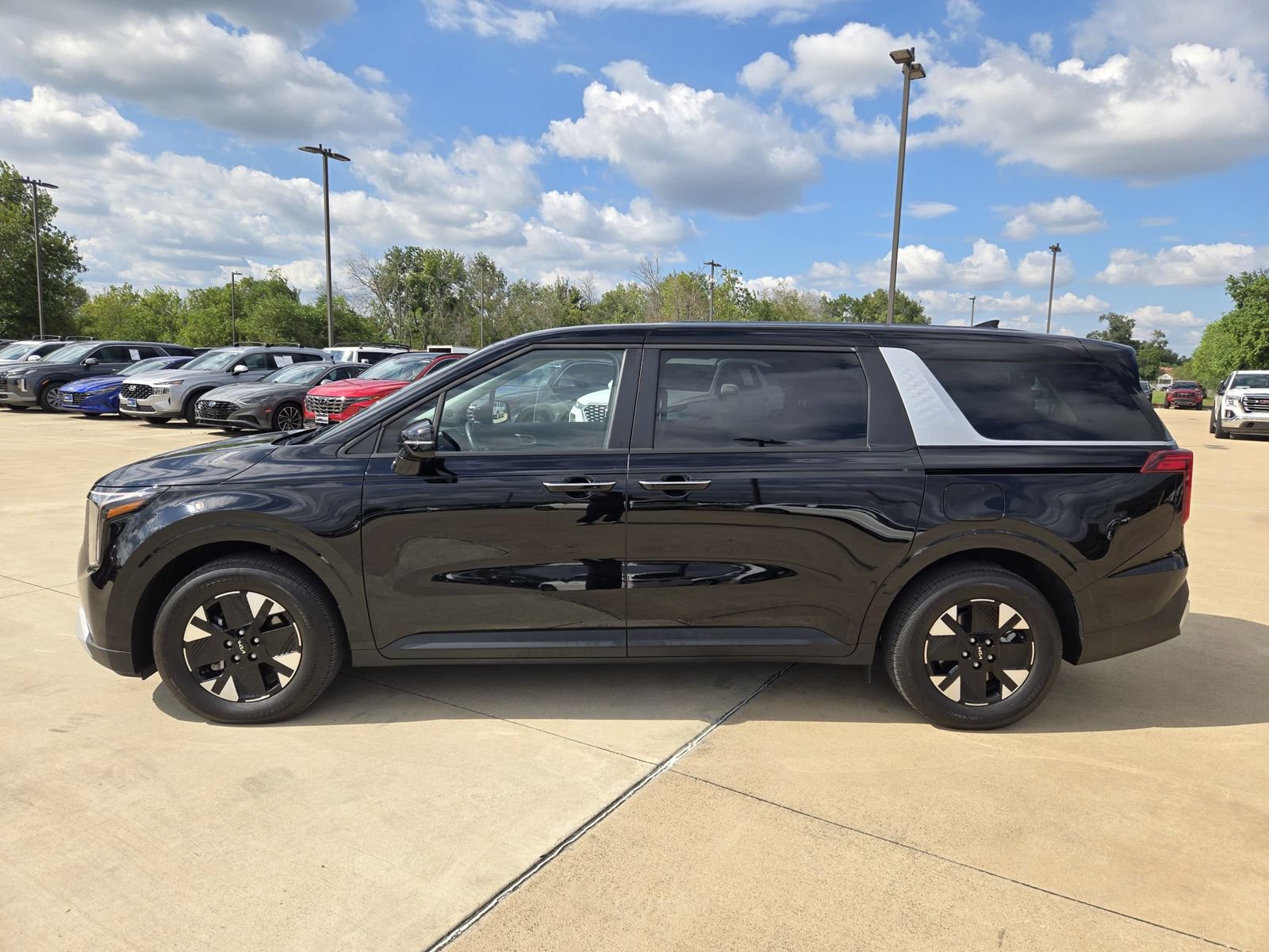 Used 2026 Kia Carnival LXS FWD image 12