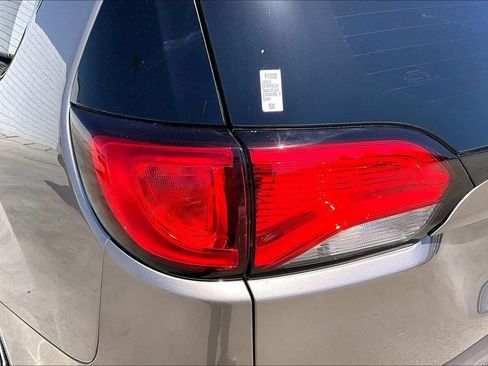 Used 2018 Chrysler Pacifica Touring Plus w/ Tire & Wheel Group FWD image 35