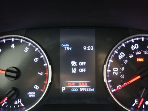 Used 2021 Toyota RAV4 LE FWD image 10