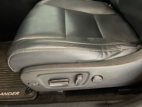 Used 2015 Toyota Highlander XLE image 12