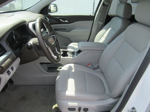 Certified 2023 GMC Acadia SLT AWD/4WD image 9