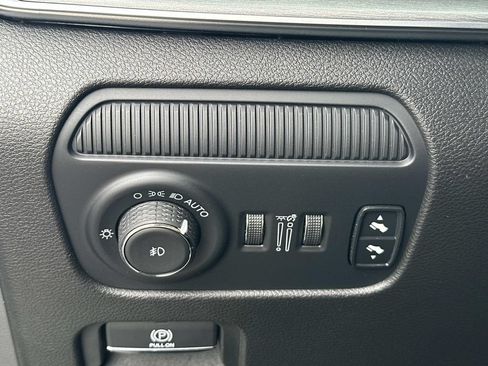 Used 2024 Jeep Wagoneer Series II AWD/4WD image 30
