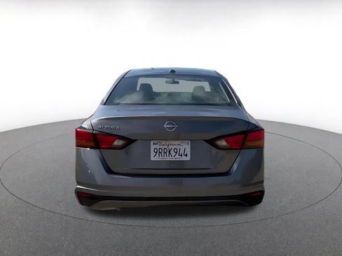 Used 2025 Nissan Altima 2.5 SV FWD image 12