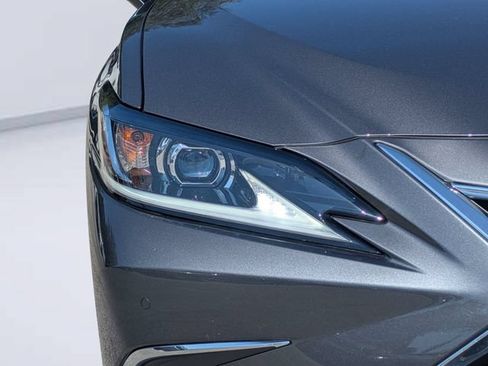 Used 2025 Lexus ES 350 w/ Premium Package FWD image 9