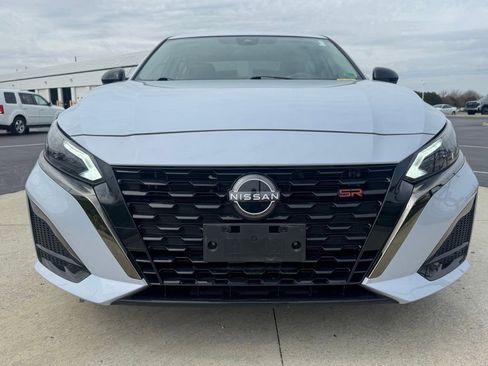 Used 2023 Nissan Altima 2.5 SR image 2