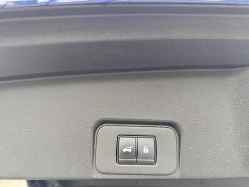 Used 2025 Nissan Rogue SV FWD image 23