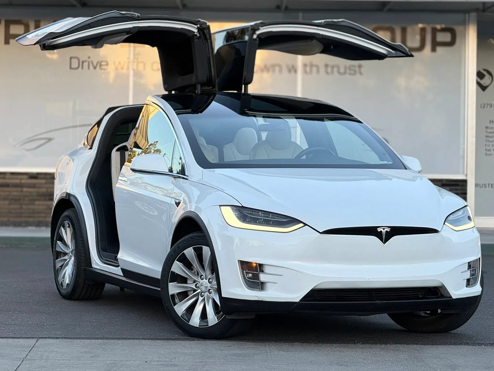 Used 2020 Tesla Model X AWD/4WD image 3